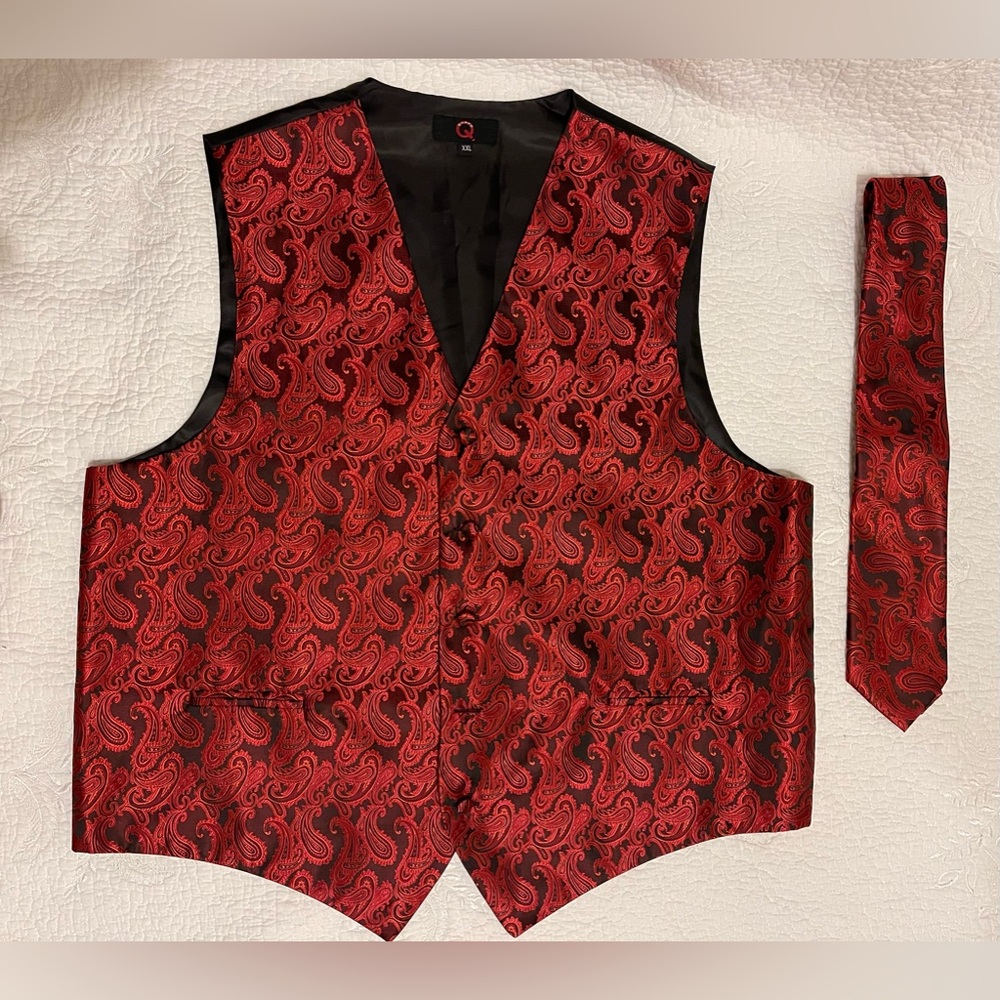 Brand Q red and black dressy vest and tie 2XL